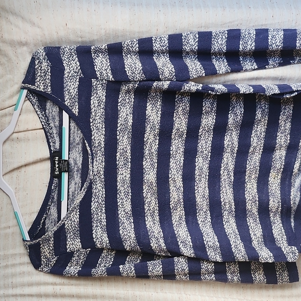 Ladies long sleeved top